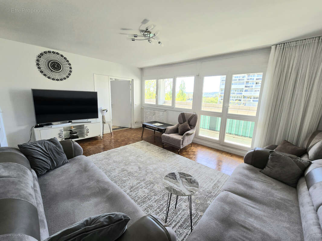 Appartement à PIERRE-BENITE