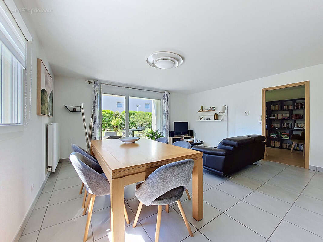 Appartement à POISY