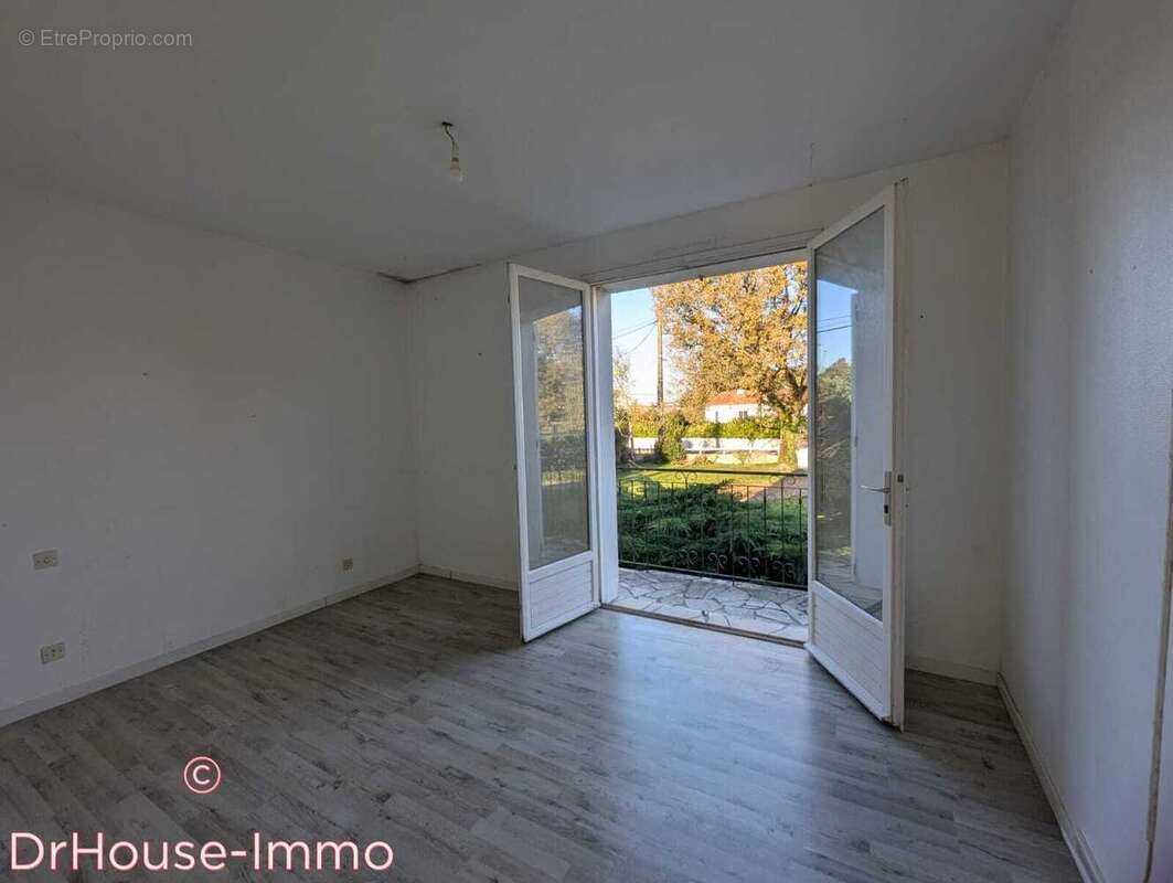 Maison à SAINT-ETIENNE-DE-MER-MORTE