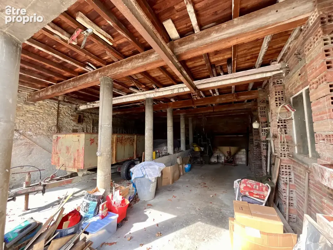 RAZES: Maison 6 pièces avec garages, ancienne cave et jardin - photo 20