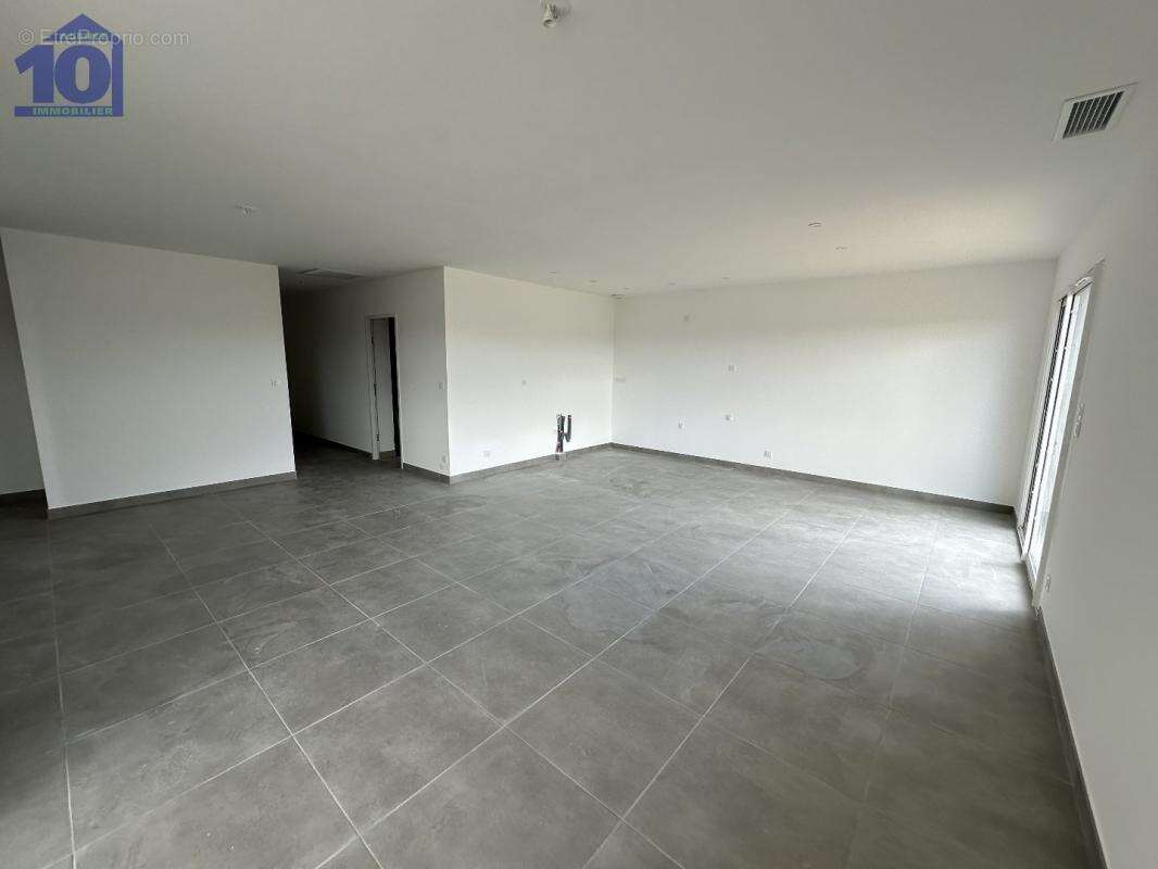 Maison à NISSAN-LEZ-ENSERUNE