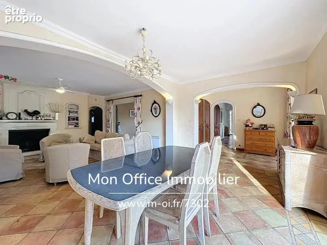Référence : 7302-les - villa de 200m2 vue sur les collines avec patio et terrasses - photo 8