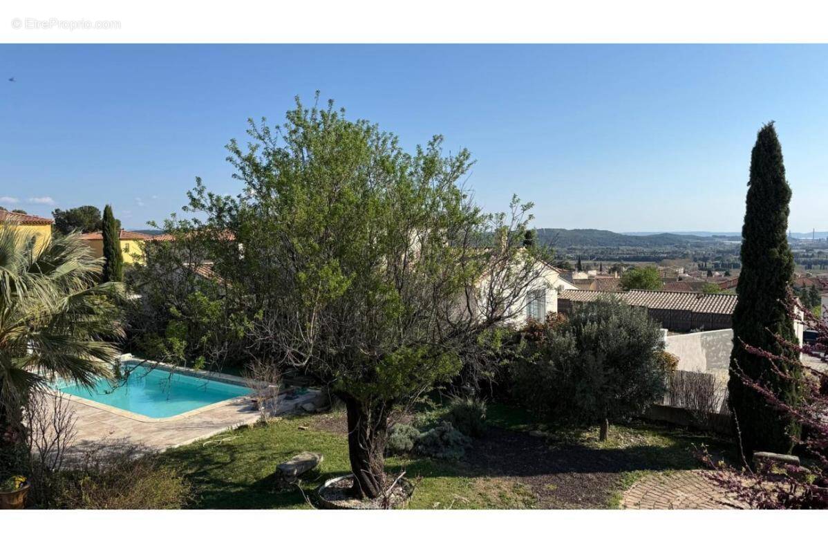 Maison à LA FARE-LES-OLIVIERS