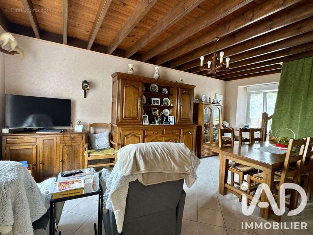 Maison 90 m² à La Barre-De-Semilly  - photo 8