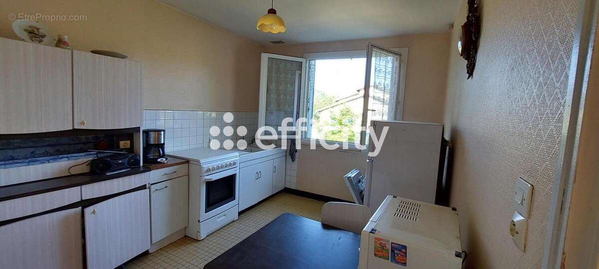 Maison 80 m² à Cour-Et-Buis  - photo 6