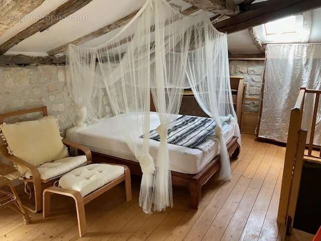 Maison à VILLEBOIS-LAVALETTE