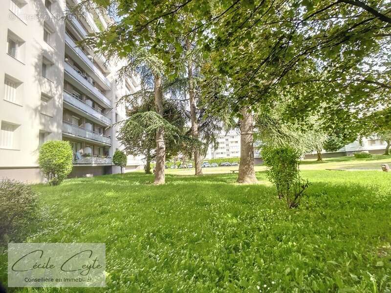 Appartement à SAINT-MARTIN-D'HERES