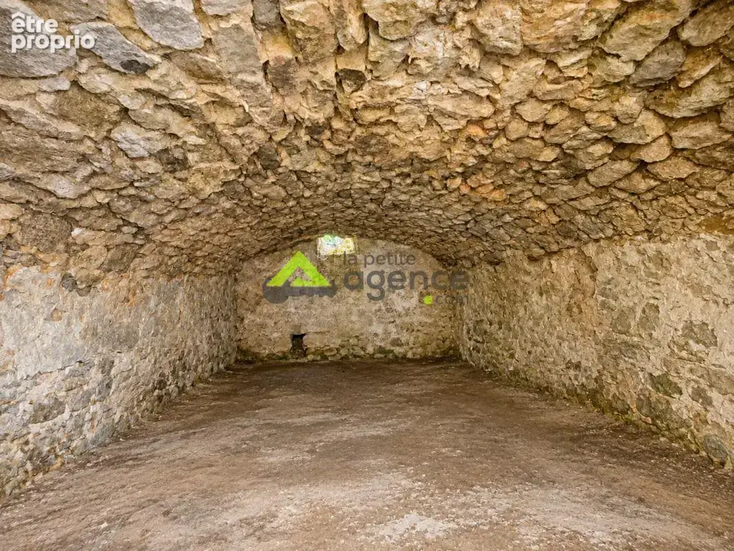 Belle propriété en pierres avec grange, verger, source et bo - photo 14