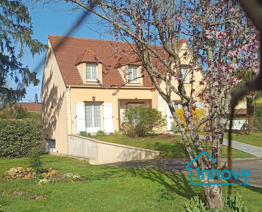 Maison à LES ESSARTS-LE-ROI