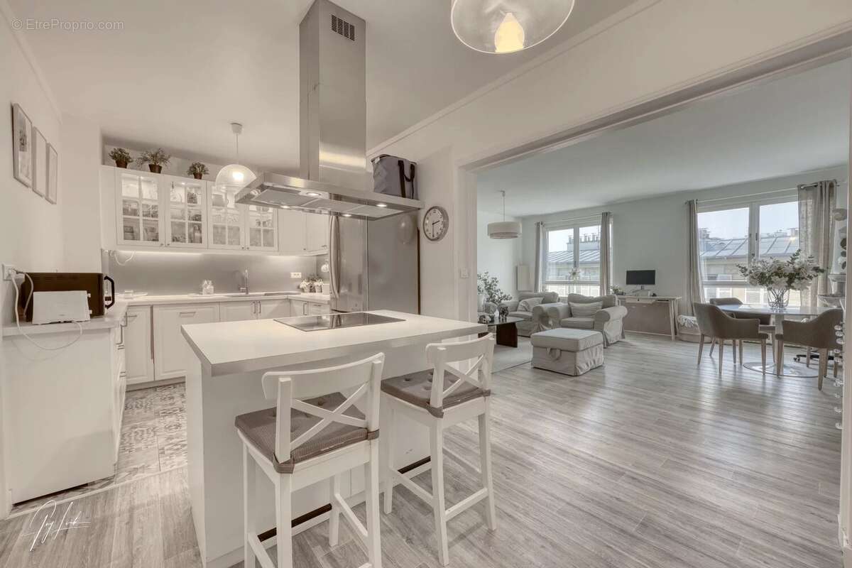 Appartement à PARIS-16E