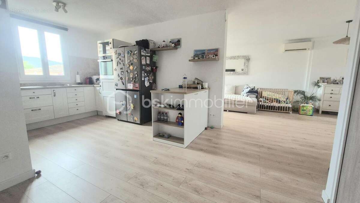 HYERES OUEST - Appartement T4 de 91 m² - Terrasse - Stationnement privatif - photo 8