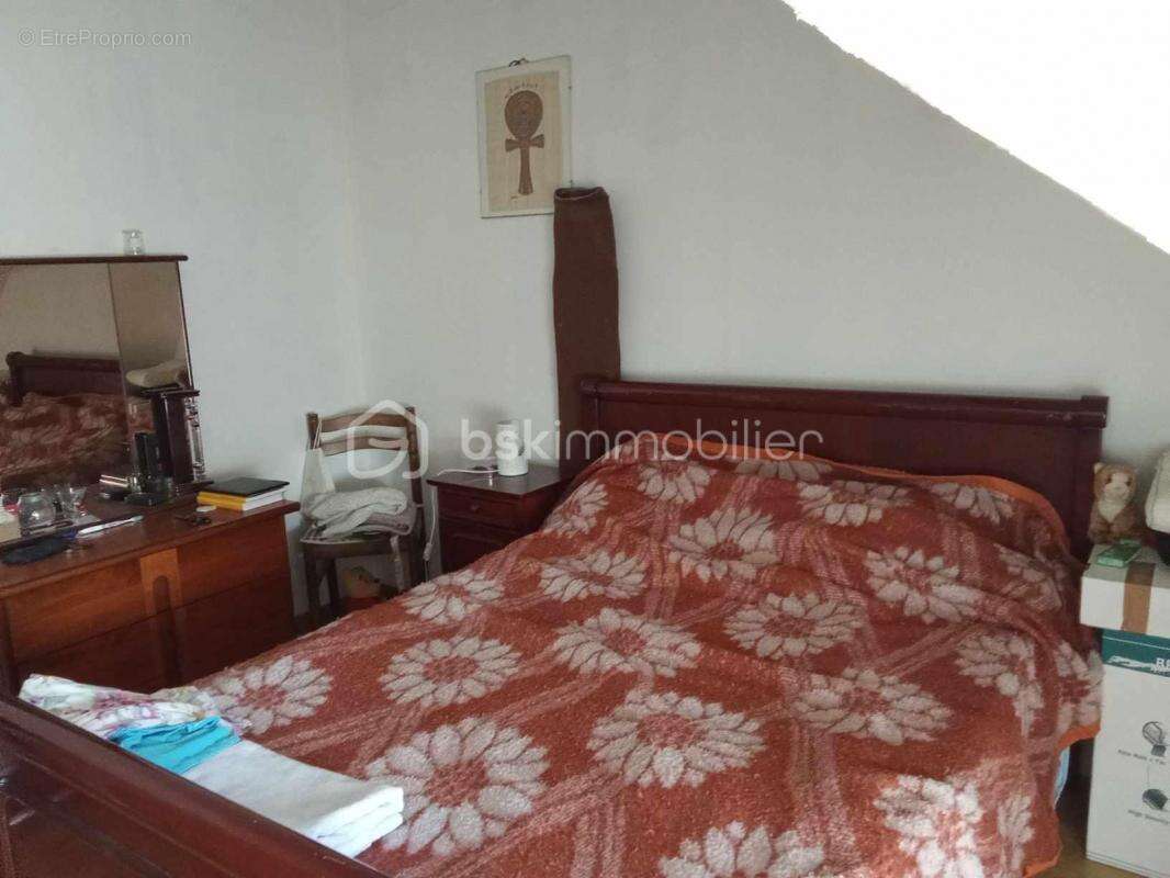 Maison à LES CORVEES-LES-YYS