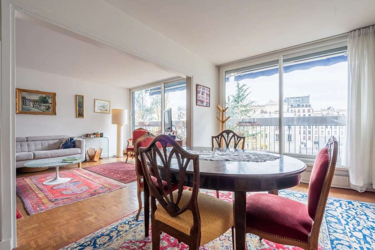 Appartement à PARIS-14E