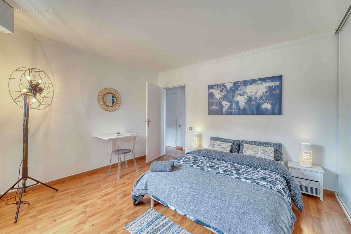 Appartement à COURBEVOIE