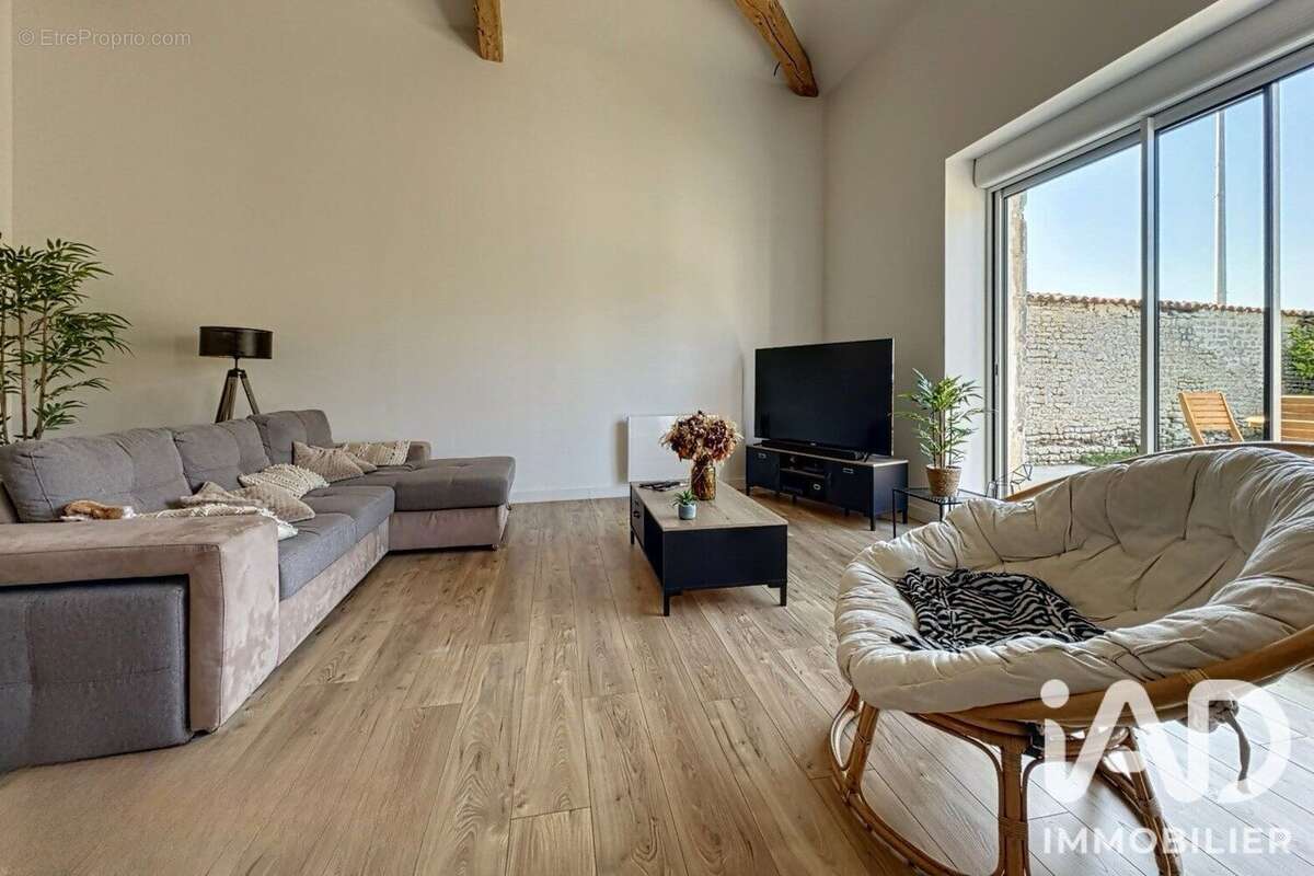 Maison 170 m² à Longeves  - photo 5