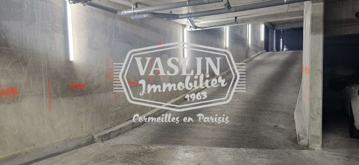 Parking à SARTROUVILLE