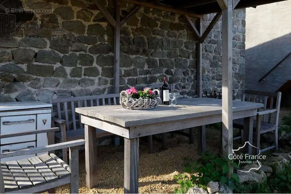 Maison à SAINT-MARTIN-LA-MEANNE