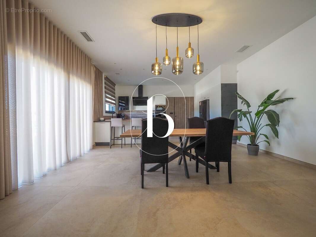 Maison à BAGNOLS-SUR-CEZE