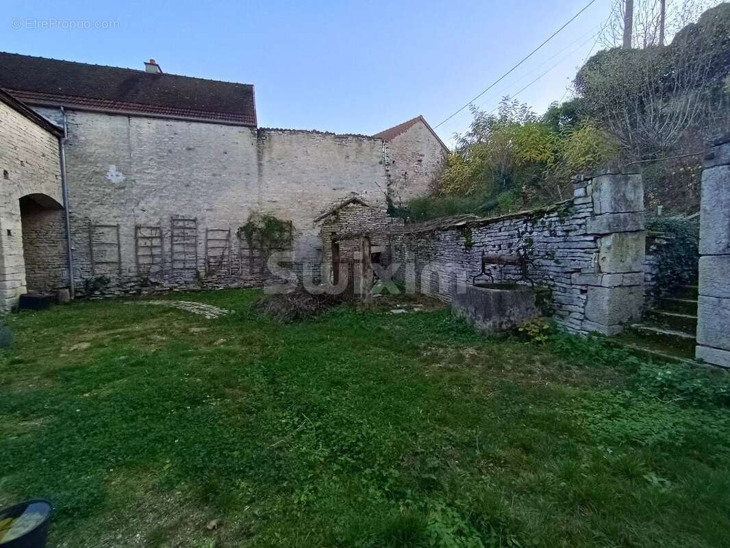 Maison à AISY-SUR-ARMANCON