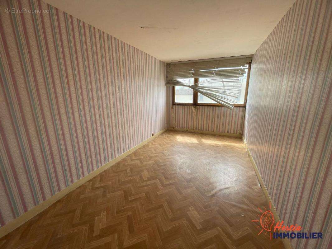 T3/4 de 66 m² avec garage box -- 4ème étage, vue dégagée - photo 11