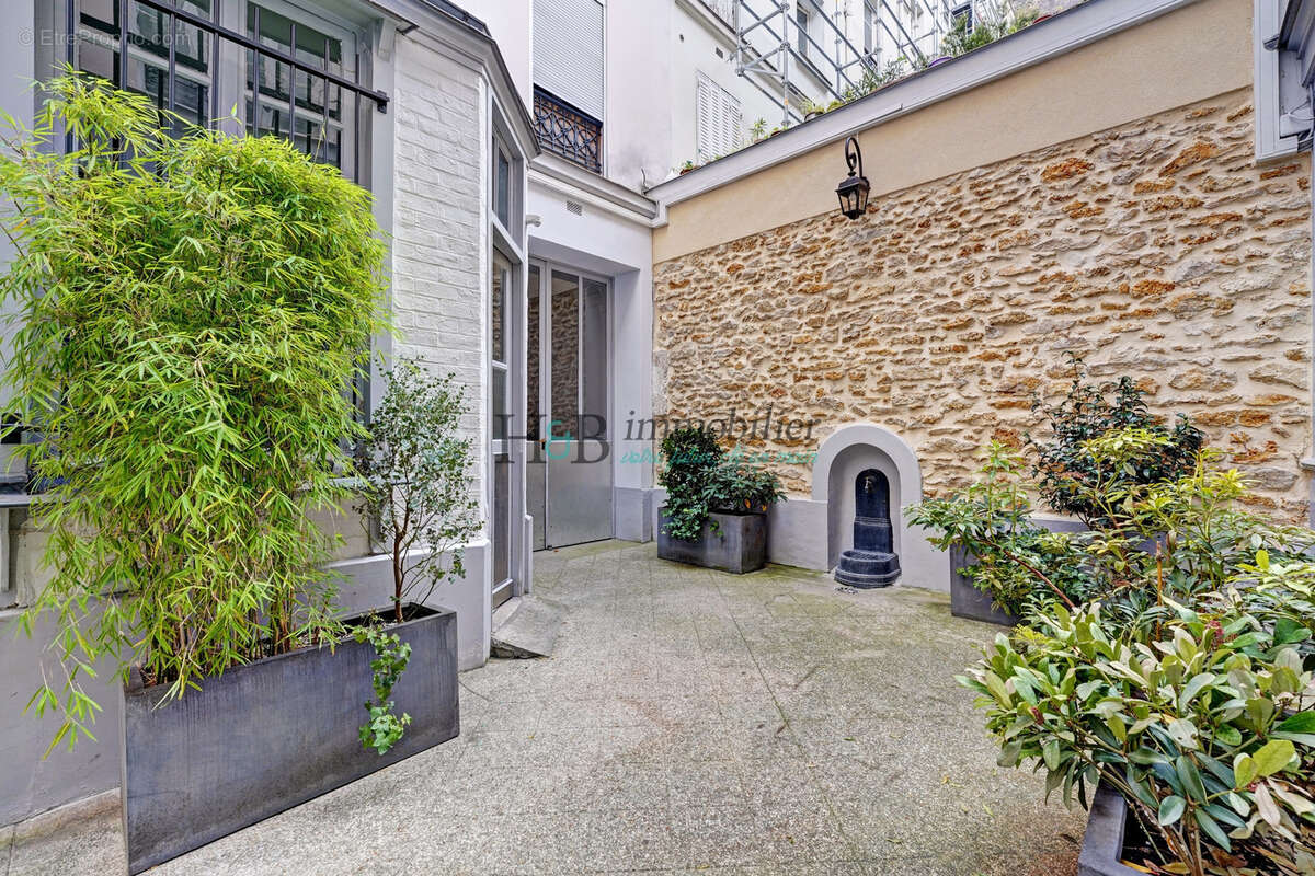 Appartement à PARIS-11E