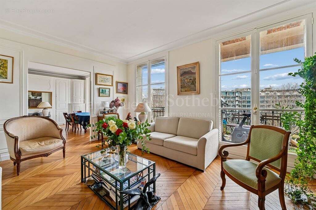 Appartement à PARIS-7E