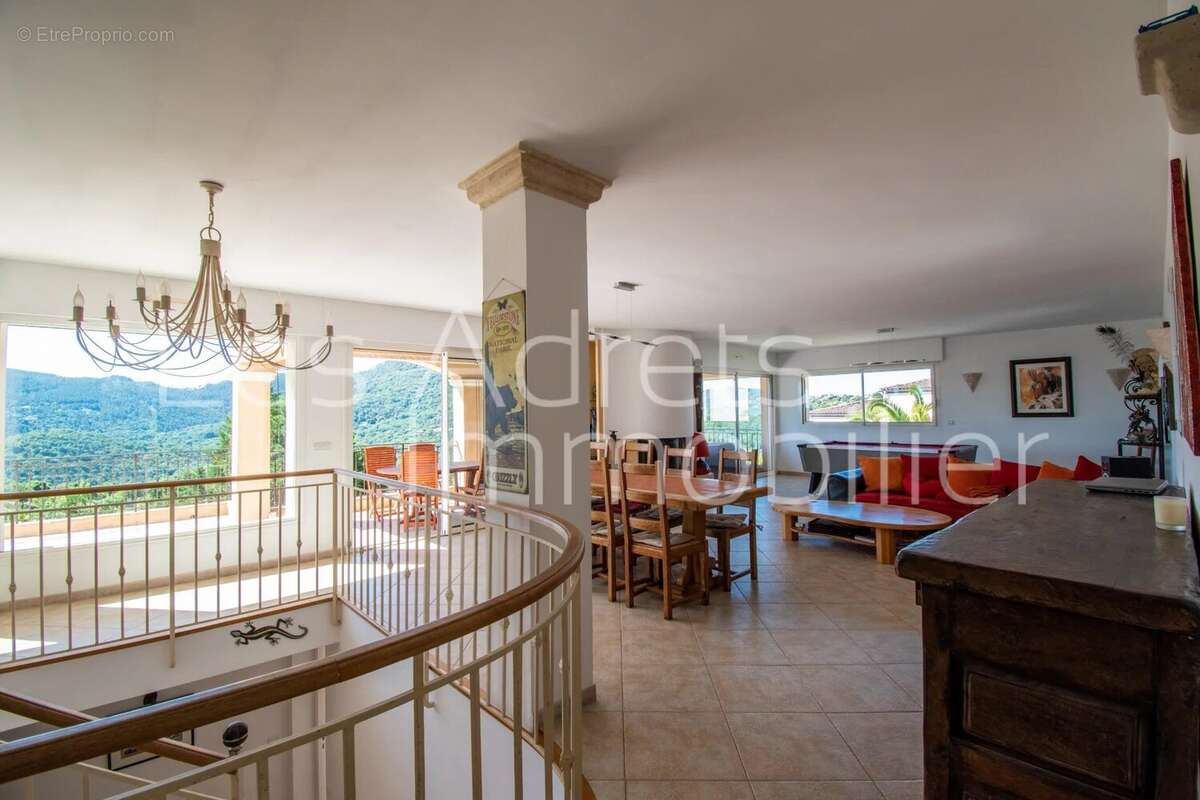 Maison à LES ADRETS-DE-L&#039;ESTEREL