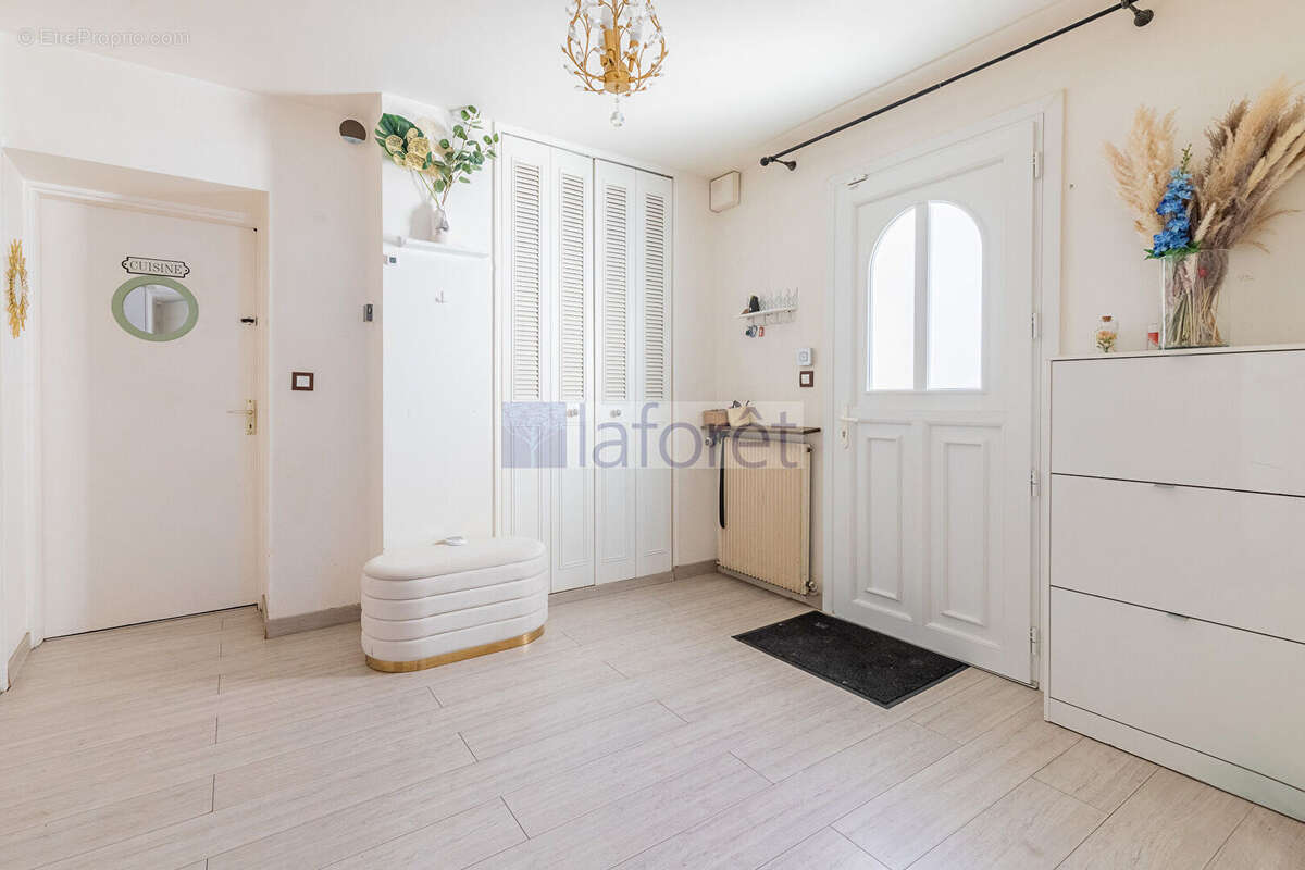 Maison à SAULX-LES-CHARTREUX