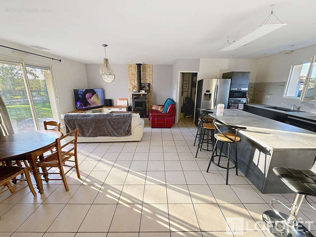 Maison à AUBIE-ET-ESPESSAS