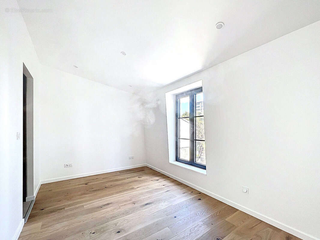 Appartement à SURESNES