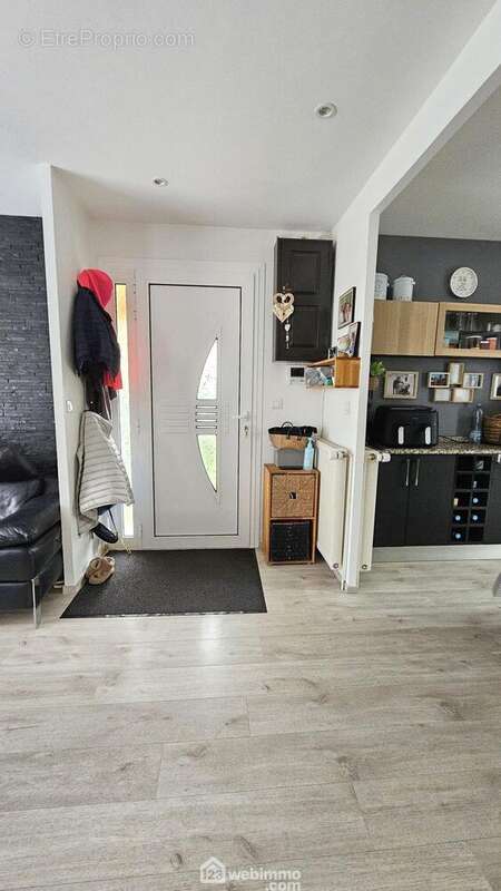 Une entrée... - Maison à MALESHERBES