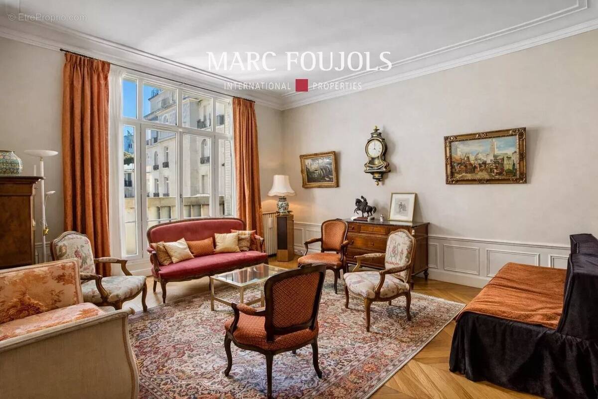 Appartement à NEUILLY-SUR-SEINE