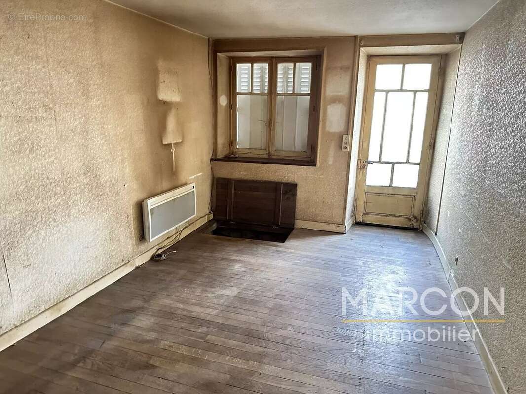 Maison à BONNAT
