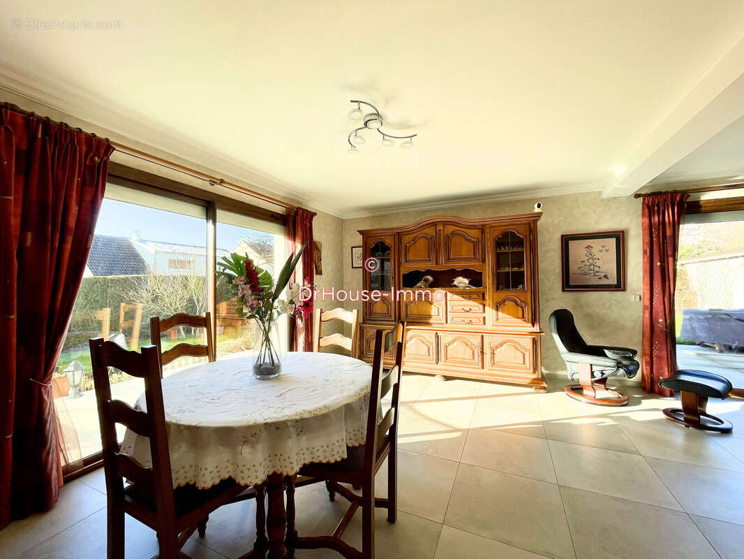 Maison à MONTEVRAIN