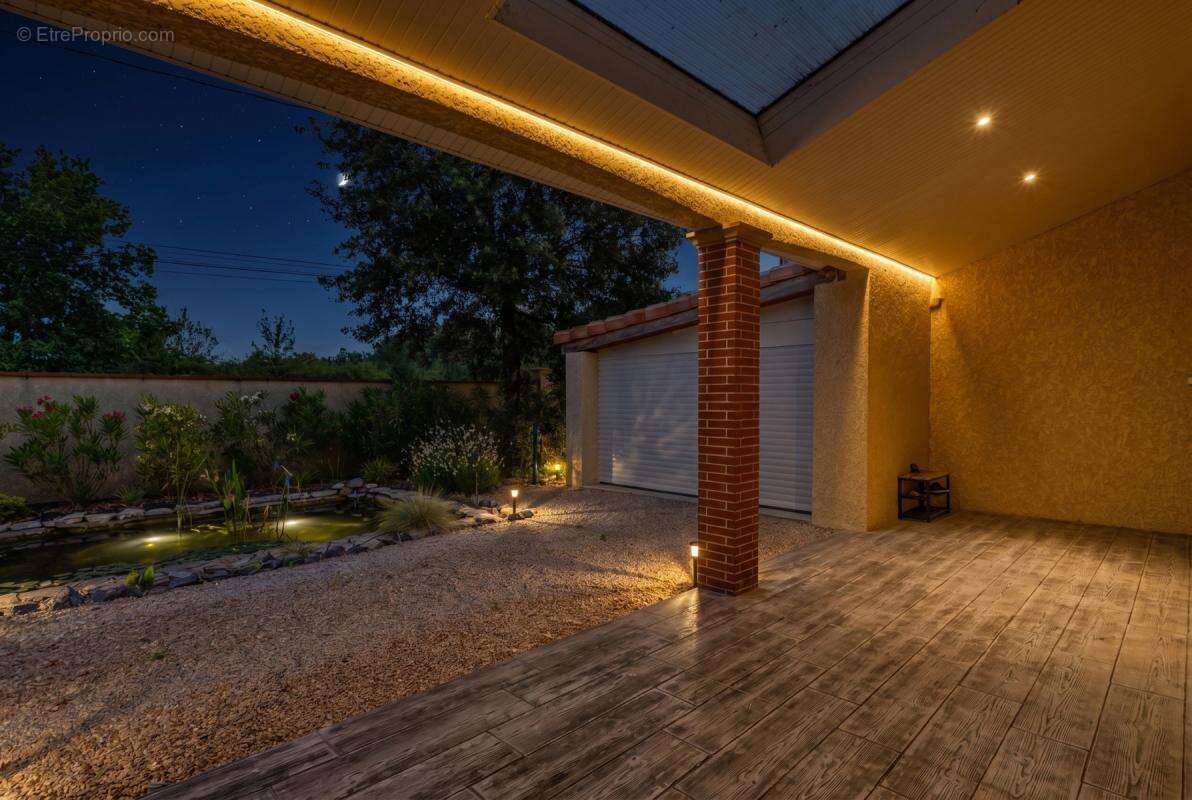 Maison 245 m² à Roques  - photo 9