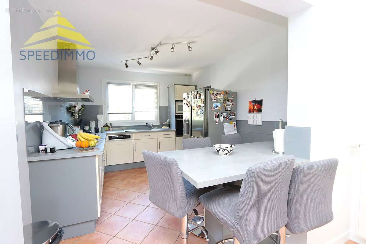 Maison à MANDRES-LES-ROSES