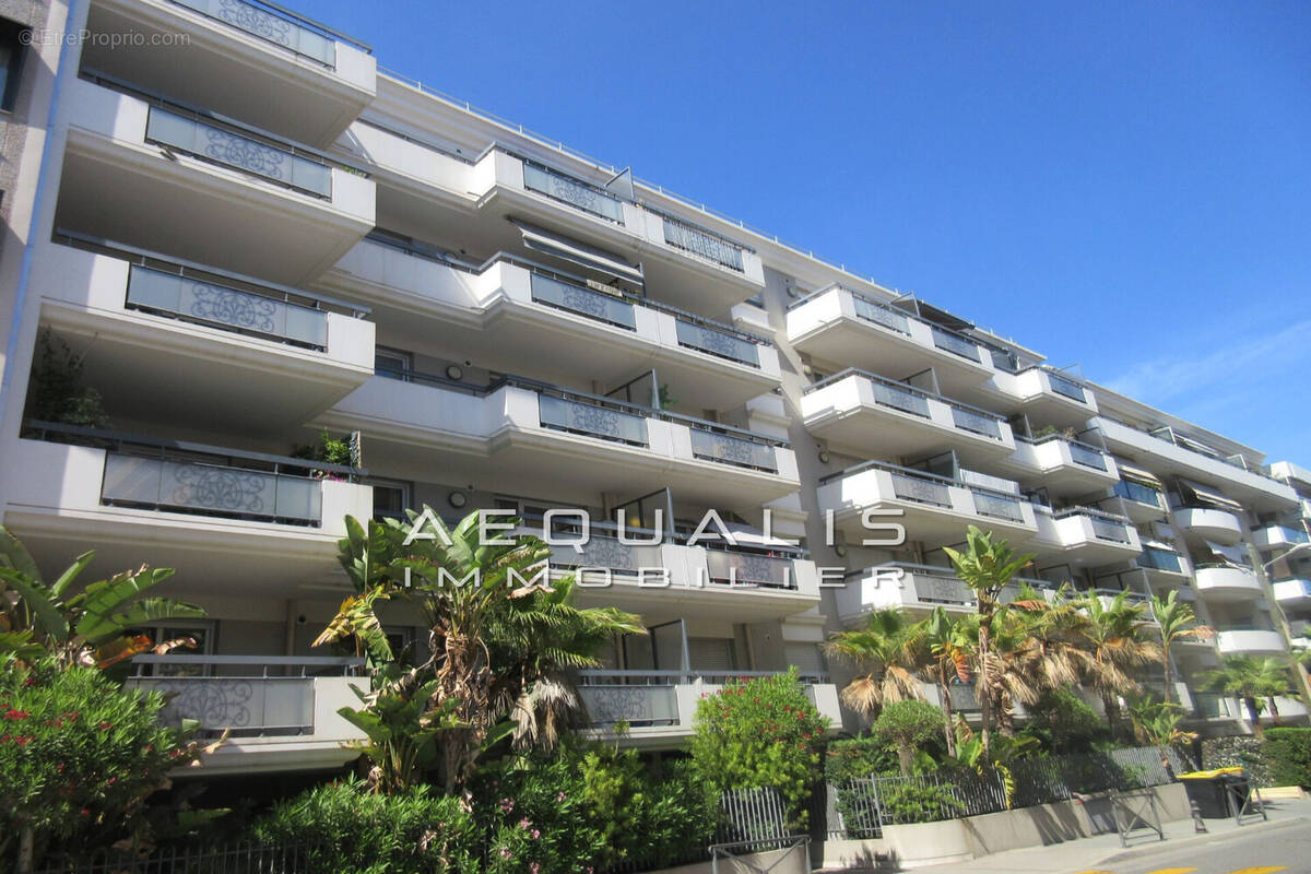 Appartement à SAINT-LAURENT-DU-VAR