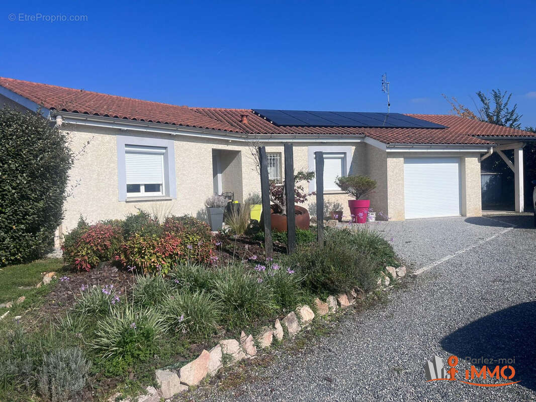 Maison à SAINT-BONNET-LES-OULES