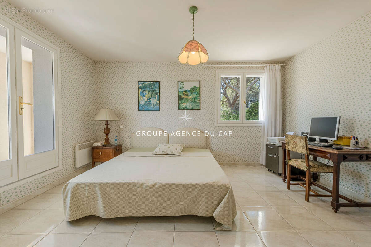 Coeur des golfs Villa 6 pièces avec vue dégagée, piscine et garage - photo 16