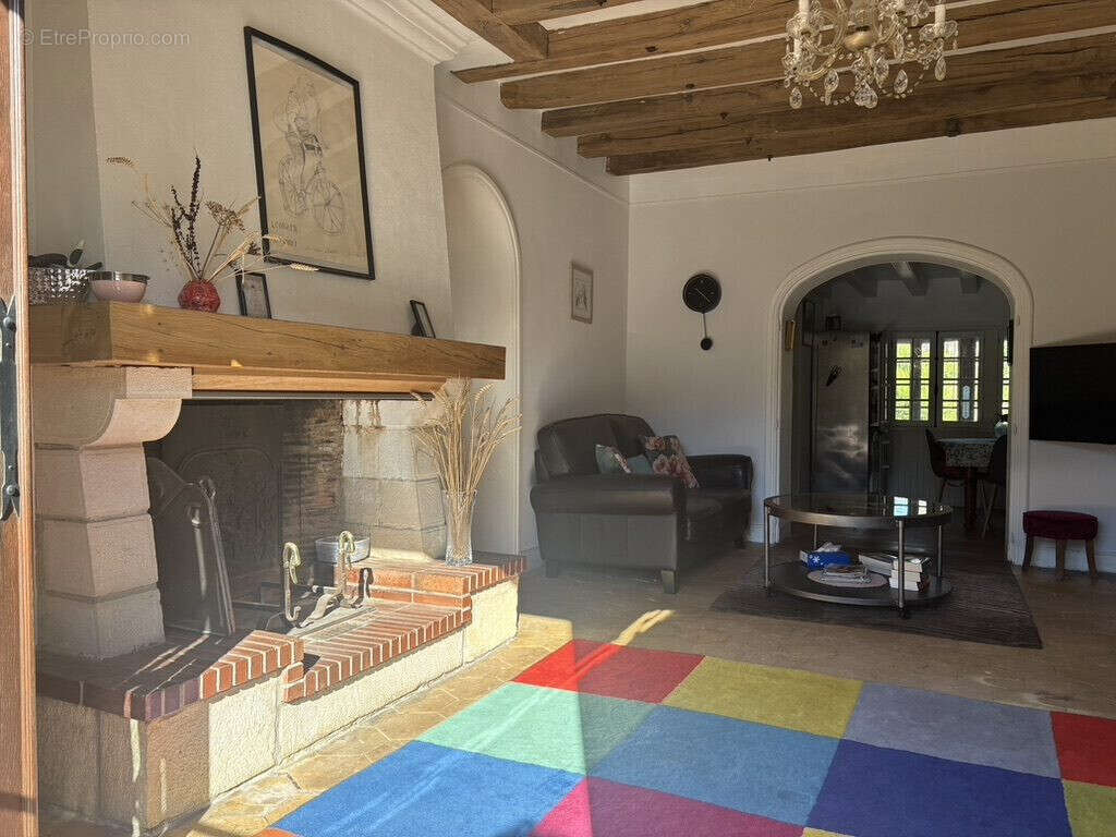 Maison à SAINT-OUEN-LES-VIGNES