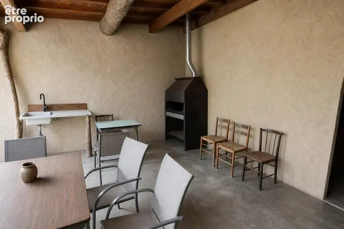 Immeuble de rapport avec 2 appartements, studio, caves et cour - photo 9