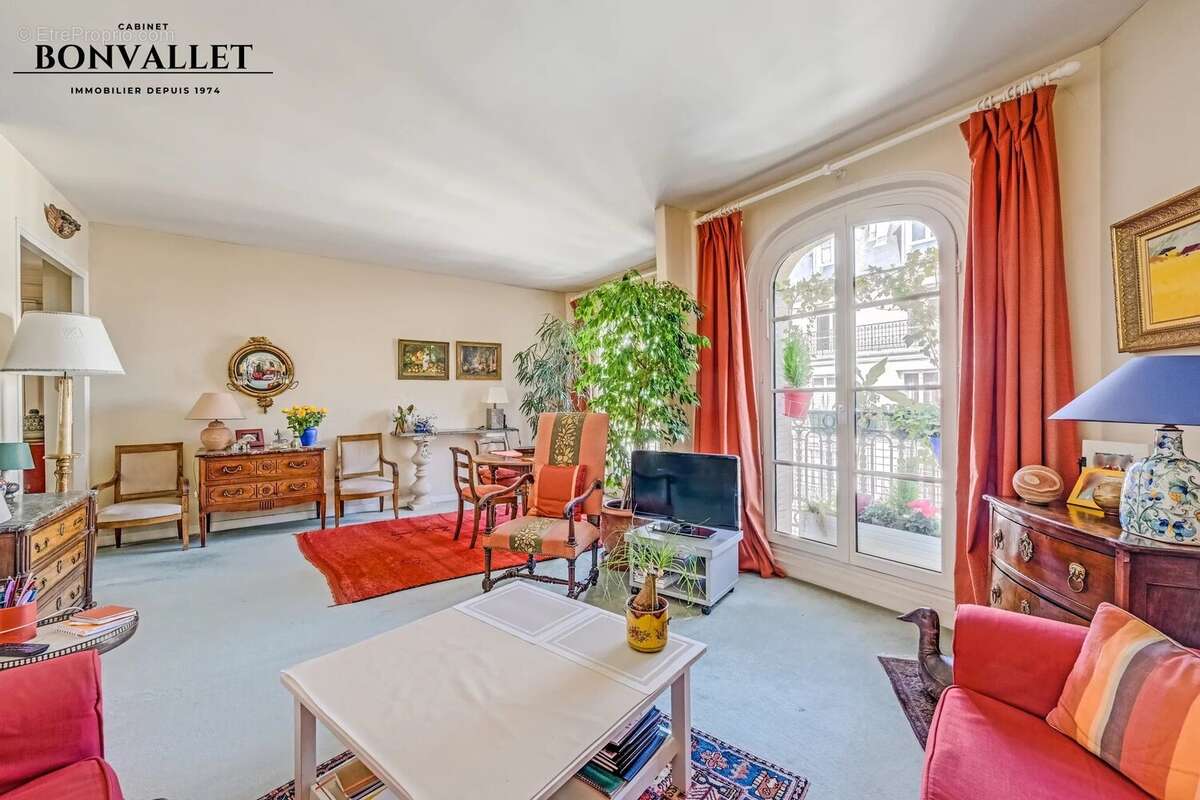 Appartement à PARIS-15E