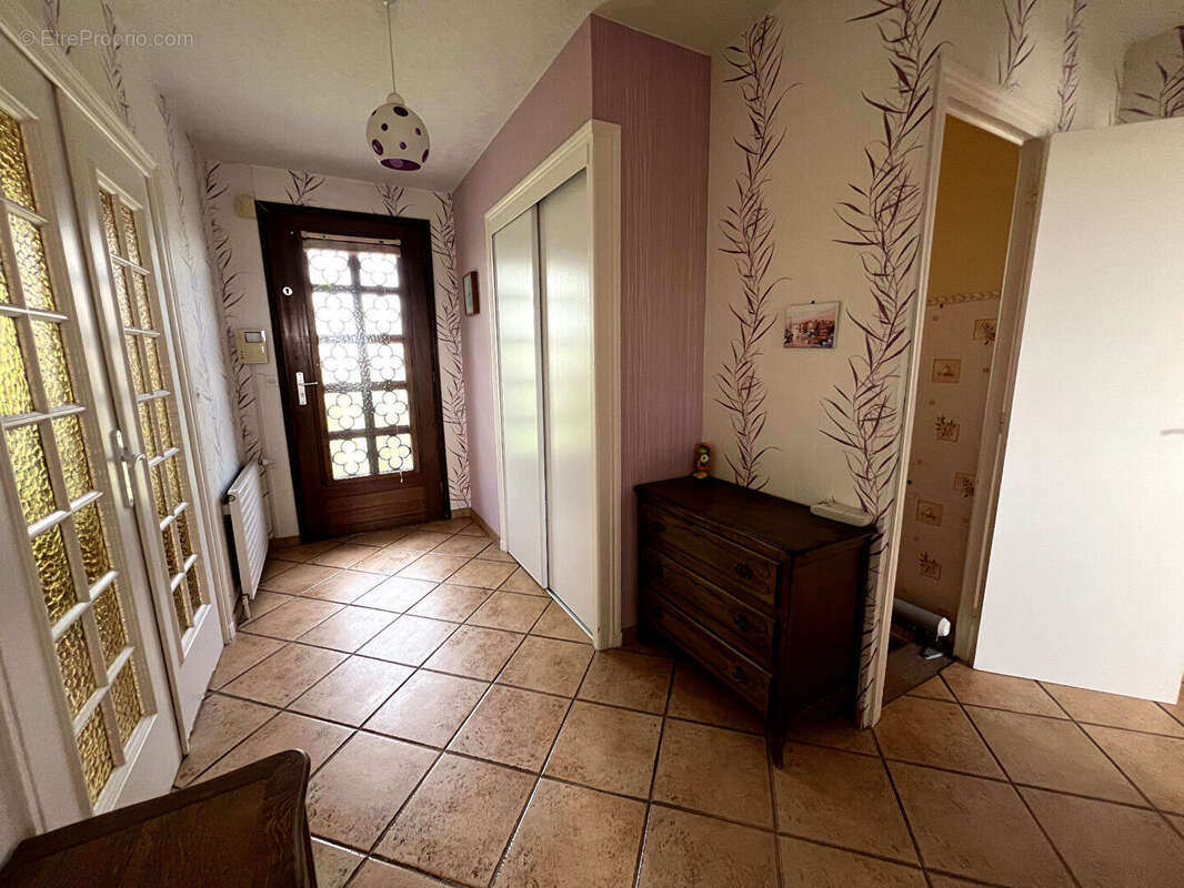 Maison à COMMELLE-VERNAY