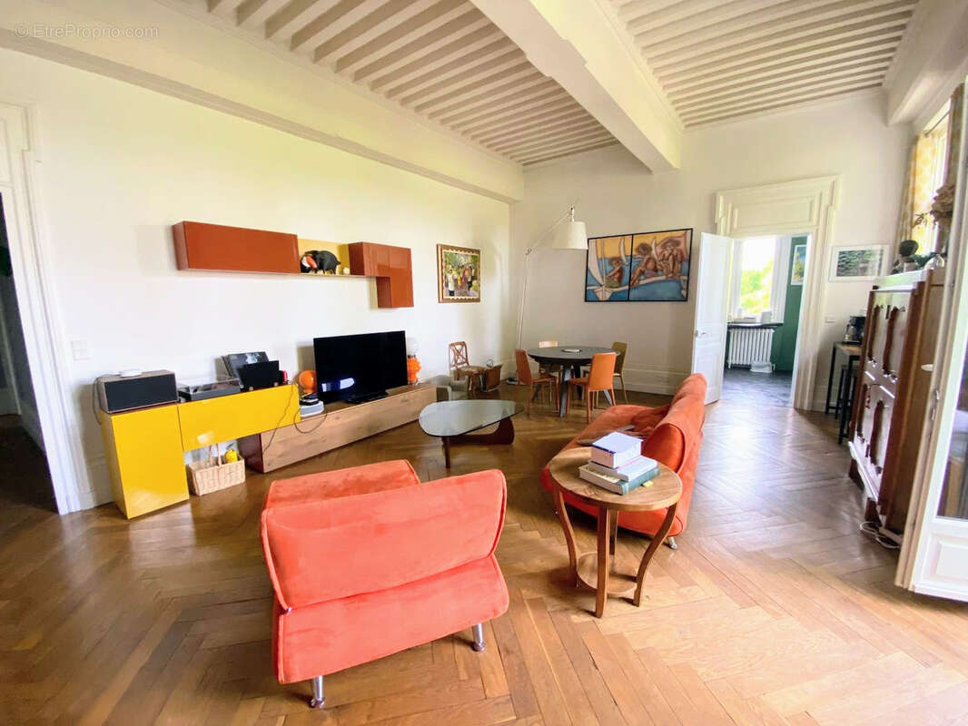 Appartement à COLLONGES-AU-MONT-D'OR