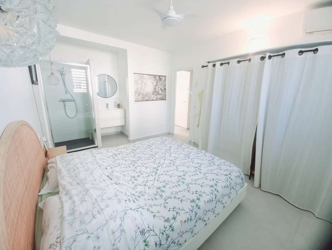 Villa premium T3 & son T2 à vendre à SAINTE ANNE Bourg (971) Guadeloupe - - photo 13