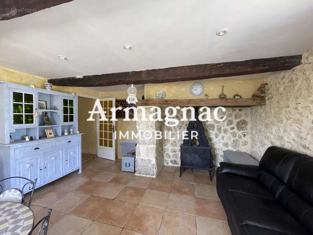 Maison à VIC-FEZENSAC