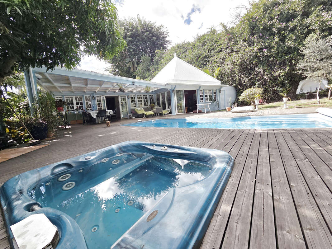 A vendre à La Montagne, villa créole F4-5 + bungalow - photo 5