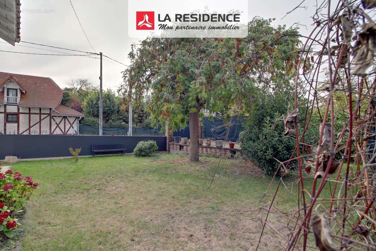 Maison à LES MUREAUX