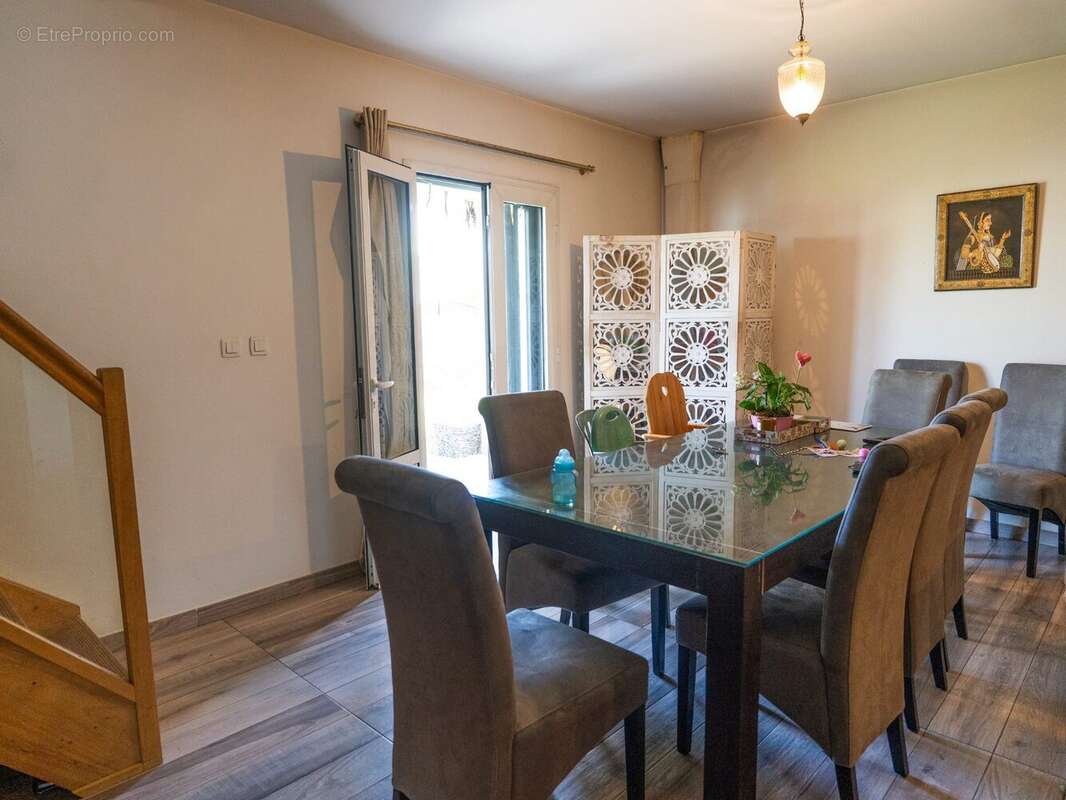 Maison 110 m² à Sainte-Suzanne  - photo 5
