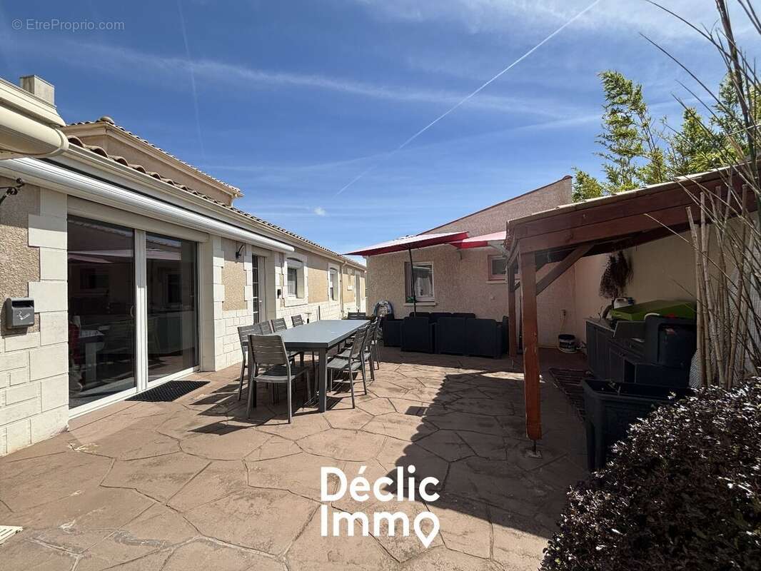 La Jarrie - Maison avec jardin, piscine, dépendances et spa - photo 16